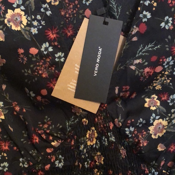 Very Moda satin V neck floral dress - Picture 4 of 4